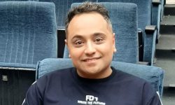 کالاهای فرهنگی جزئی از سبد خانوارها باشد