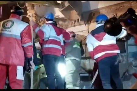 نجات معجزه‌آسای یک زن ۷۲ ساله از زیر آوار