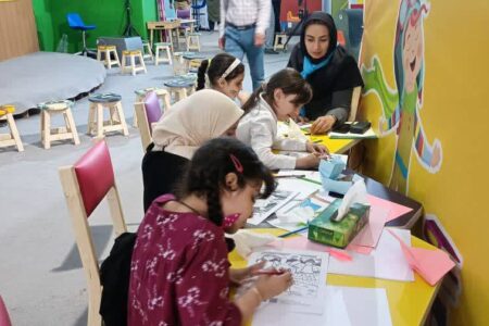 اجرای برنامه‌های فرهنگی توسط کتابداران استان همدان در محل نمایشگاه کتاب تهران
