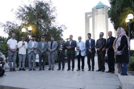 همدان‌نامه، نخستین نشان فرهنگی خود را به دو نویسنده اهدا کرد