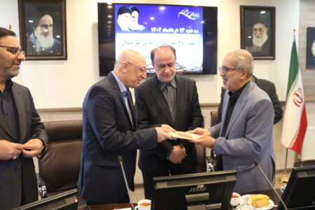 تجلیل شورای شهر همدان از پرفسور زلفی‌گل؛ نمادی از ارج نهادن به مقام علم و نخبگان