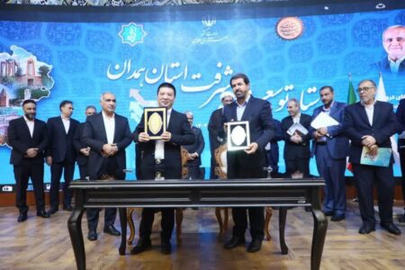 انعقاد تفاهم‌نامه‌های سرمایه‌گذاری ۴/۸ همتی در ستاد توسعه و پیشرفت همدان