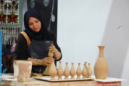 درخشش بانوان هنرمند لالجین در نمایشگاه توانمندی‌های بانوان کارآفرین استان همدان