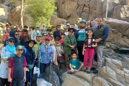 پاکسازی طبیعت توسط گروه بوستان بانوان همدان در گنجنامه