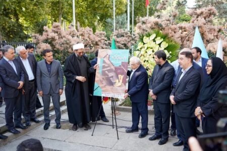 رونمایی از پوستر همایش بین‌المللی “هگمتانه و چشم‌انداز فرهنگی‌تاریخی همدان”