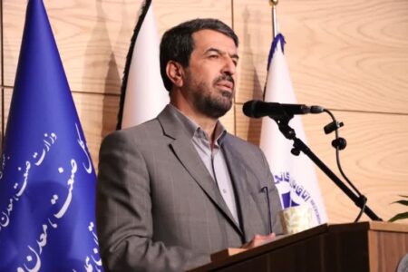 پیگیر تزریق منابع مالی به بخش تولید هستیم