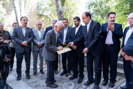 نمایشگاه گنجینه‌های نقره‌ای استان همدان افتتاح شد