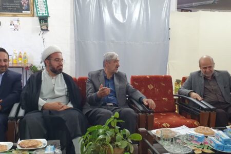 اهدای ۱۴۰ بسته معیشتی به خانواده‌های نیازمند تویسرکان با حضور فرماندار