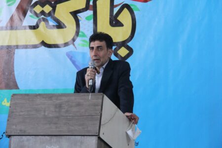 شادپیمایی با کتاب نمادی از ترویج فرهنگ مطالعه در همدان