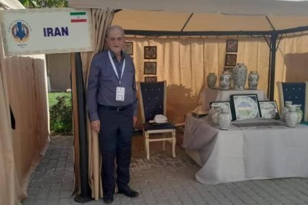 درخشش هنرمند همدانی در فستیوال جهانی صنایع‌دستی ازبکستان