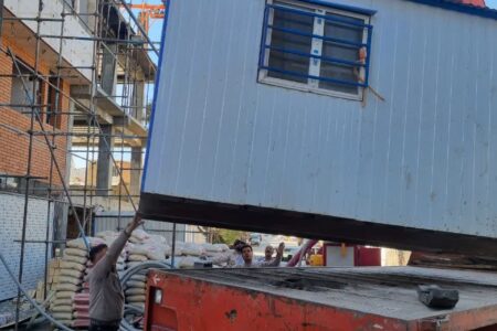 ورود قاطع واحد بند ۲۰ شهرداری منطقه سه به سد معبر در شهرک مدنی