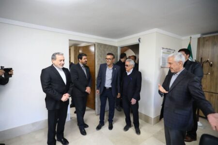 بازدید وزیر امور خارجه و استاندار همدان از دانشگاه D8
