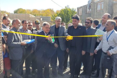 آیین افتتاح زمین چمن مصنوعی مینی‌فوتبال روستای عین‌آباد برگزار شد