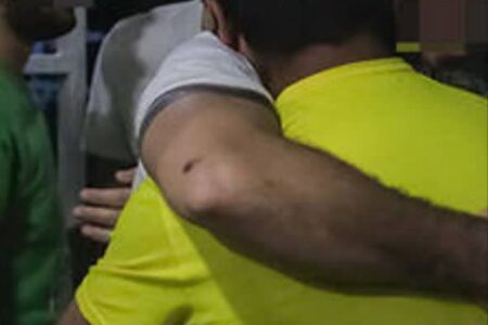 بازگشت یکی از مددجویان کانون اصلاح و تربیت همدان به آغوش خانواده