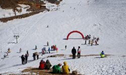 پیست اسکی تاریکدره همدان در پی بارش برف بازگشایی شد