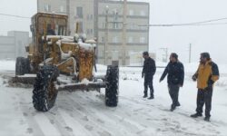 حضور میدانی مدیر منطقه 3 شهرداری همدان در عملیات برف‌روبی و پاکسازی معابر