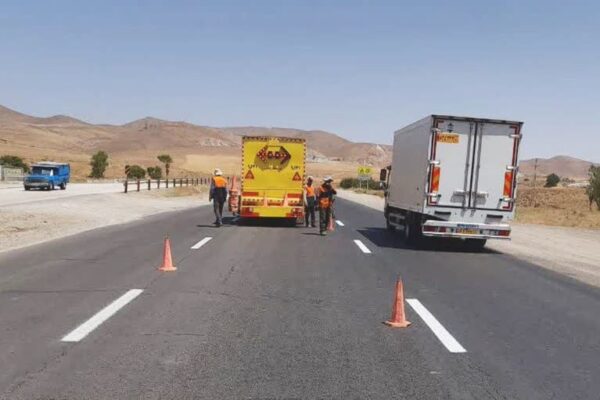 ۴۵ اکیپ راهداری در محورهای همدان مستقر شدند/ اجرای ۵۱۵ کیلومتر عملیات بهسازی و خط‌کشی راه‌ها