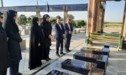 تجدید میثاق با شهدایِ خدمت؛ ادای احترام رئیس سازمان آموزش فنی‌وحرفه‌ای به شهدای مرکز اسدآباد