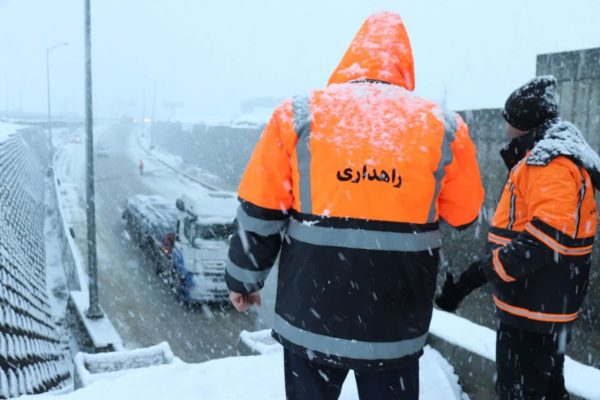 آماده باش نیروهای راهداری همدان در پی بارش برف در محورهای کوهستانی