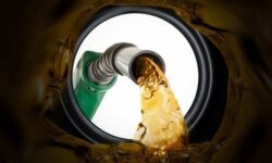 بازگرداندن سوخت قاچاق به شبکه رسمی