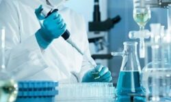 فعالیت ۴۱ واحد آزمایشگاهی در حوزه بهداشت استان همدان