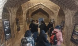 بازدید و بررسی میدانی دانشجویان معماری همدان از روند مرمت کاروانسرای جهانی فرسفج