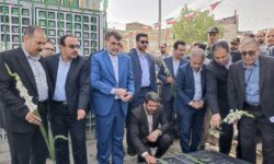 ادای احترام استاندار همدان به مقام شامخ شهدای بهار