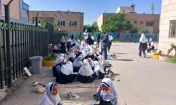 آموزش هنر سفالگری به دانش‌آموزان در رزن