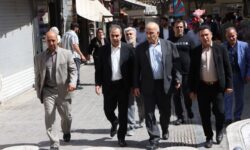 حضور مدیرکل صمت همدان در بازار و دیدار با تولیدکنندگان و صنوف کیف و کفش در روز ملی چرم