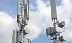 اطمینان از ایمنی دکل‌های آنتن موبایل در همدان