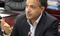 فشار مالیاتی نباید اصناف و تولیدکنندگان را زمین‌گیر کند