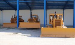 آمادگی کامل راهداری اسدآباد برای طرح زمستانی با ذخیره‌سازی ۶ هزار تن شن و نمک