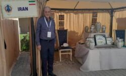 درخشش هنرمند همدانی در فستیوال جهانی صنایع‌دستی ازبکستان