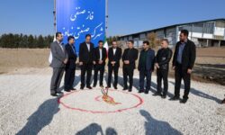 کلنگ‌زنی فاز دوم صنفی شهرک صنعتی نهاوند با حضور مسئولان استانی