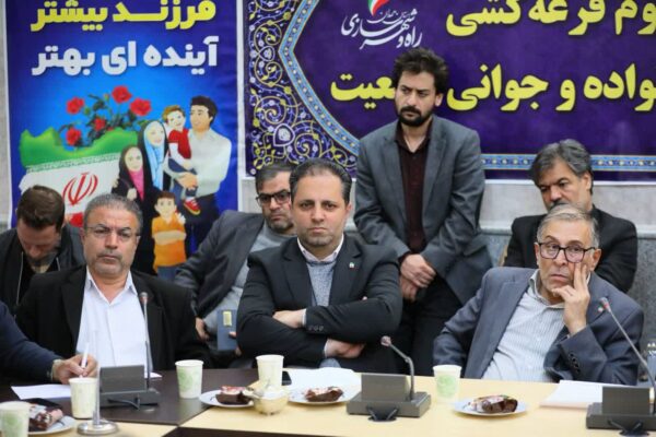 واگذاری ۳۳ قطعه زمین به متقاضیان واجد شرایط قانون حمایت از خانواده و جوانی جمعیت فامنین 