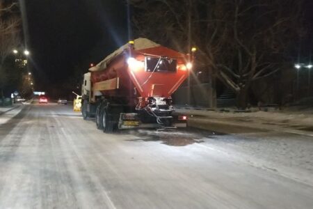 کولاک شدید و سرمای منفی ۱۰ درجه؛ یخ‌زدگی معابر در محلات پُربارش منطقه 2