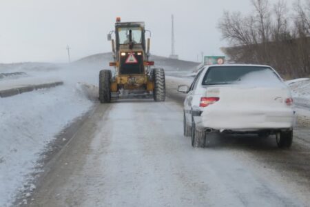 انجام ۹ هزار کیلومتر برف‌روبی و نمک‌پاشی در جاده‌های همدان