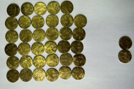 کشف ۳۷ سکه ساسانی در اسدآباد