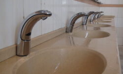 اهدای شیرآلات کاهنده مصرف آب به مدارس و ادارات همدان