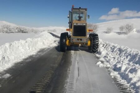 اجرای ۲۸۵۰ کیلومتر-باند برف‌روبی در راه‌های ملایر و تداوم کولاک در برخی از محورها