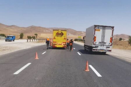 توسعه ۳۱ کیلومتر روشنایی و اجرای بیش از ۲ هزار و ۸۶۹ کیلومتر خط‌کشی در محورهای استان همدان