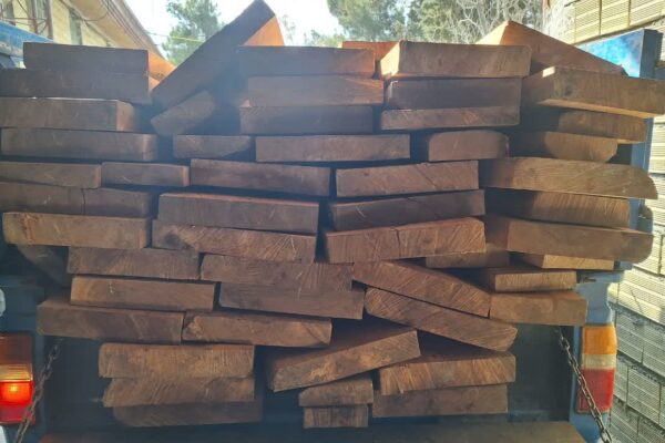 ضربه‌ای محکم به قاچاقچیان چوب؛ پاسگاه ویژه حفاظتی منابع طبیعی ملایر 2 تن چوب قاچاق راش را توقیف کرد