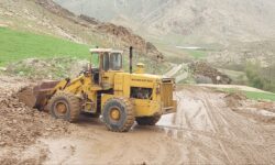 بازگشایی راه ارتباطی ۱۰ روستای نهاوند پس از انسداد ناشی از سیلاب