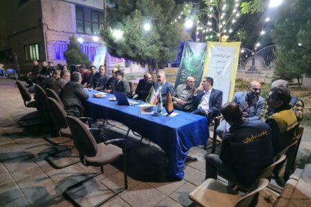 برگزاری میز خدمت ارتباطات به مناسبت روز جهانی ارتباطات در همدان