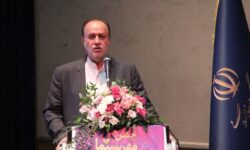 هنرمندان مطالبه‌گر باشند و برای پیشرفت همدان ایده بدهند